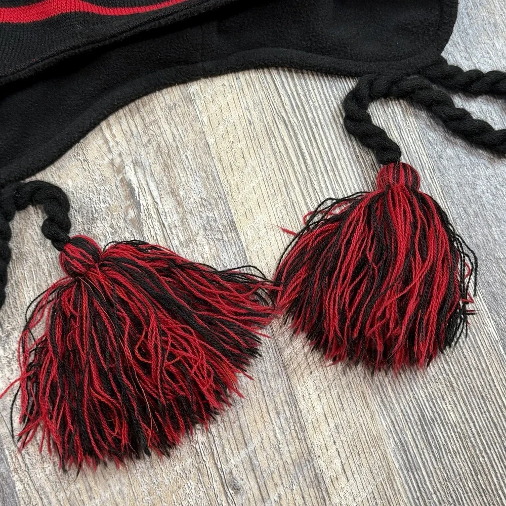 Chicago Bulls New Era‎ Winter Trapper Hat Knit Snowflake Pom Tassels Black Red